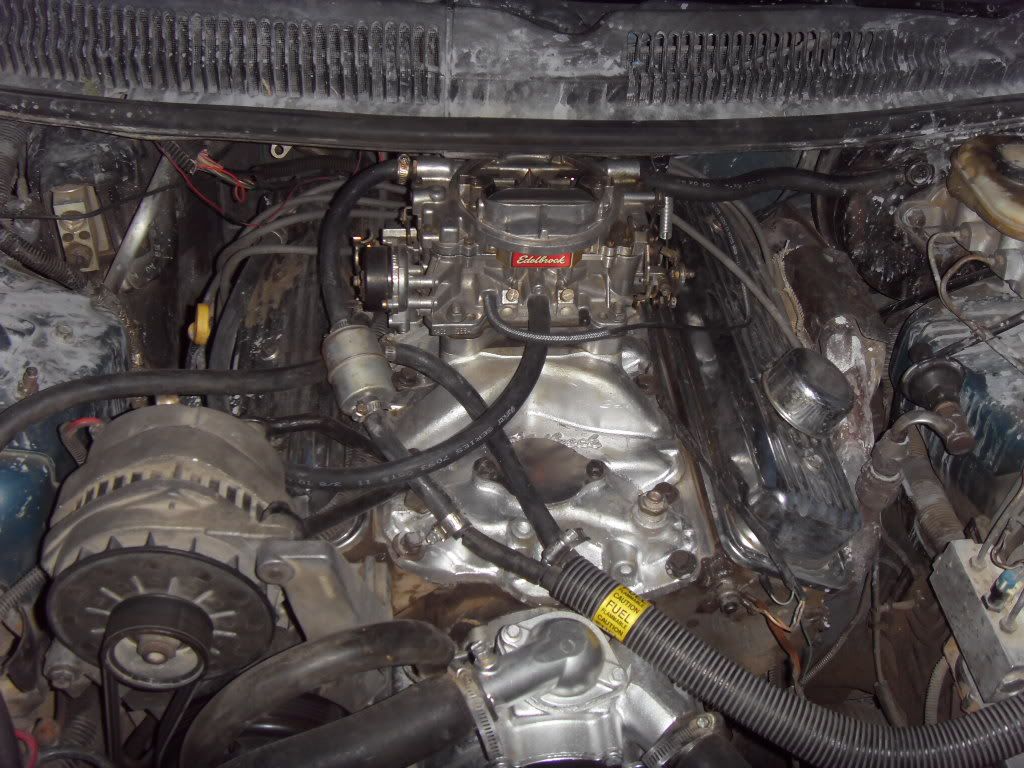 LT1 Carb. Photo by z28_Camaro95 Photobucket