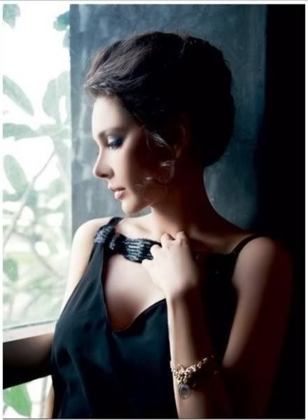 lisa-ray-harpers-bazaar-03.jpg